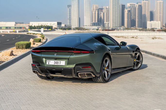 Ferrari 12Cilindri, 2025 купе спорт класса в Дубае от POF RENTAL зеленый цвет | AUTO.AE