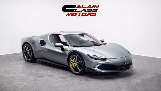 Подержанный Ferrari 296 GTB, 3.0 л, 2023 в Дубае от Al Ain Class Motors Серебристый цвет. GCC | AUTO.AE