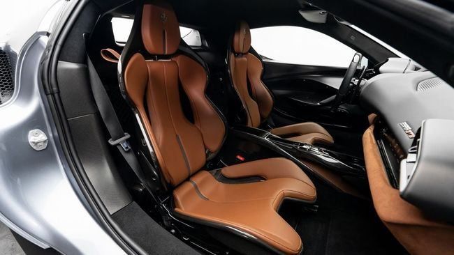Подержанный Ferrari 296 GTB, 3.0 л, 2023 в Дубае от Al Ain Class Motors Серебристый цвет. GCC | AUTO.AE