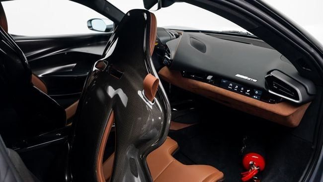 Подержанный Ferrari 296 GTB, 3.0 л, 2023 в Дубае от Al Ain Class Motors Серебристый цвет. GCC | AUTO.AE