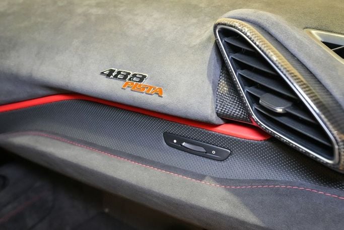 Подержанный Ferrari 488 Pista, 3.9 л, 2020 в Дубае от ALO CARS USED CARS LLC Желтый цвет. GCC | AUTO.AE