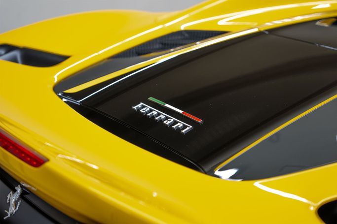 Подержанный Ferrari 488 Pista Spider, 3.9 л, 2019 в Дубае от PUPIL OF FATE MOTORS Желтый цвет. Европейская | AUTO.AE