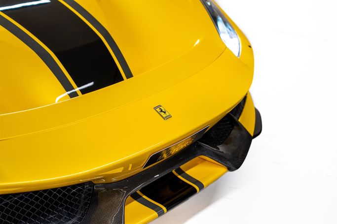 Подержанный Ferrari 488 Pista Spider, 3.9 л, 2019 в Дубае от PUPIL OF FATE MOTORS Желтый цвет. Европейская | AUTO.AE
