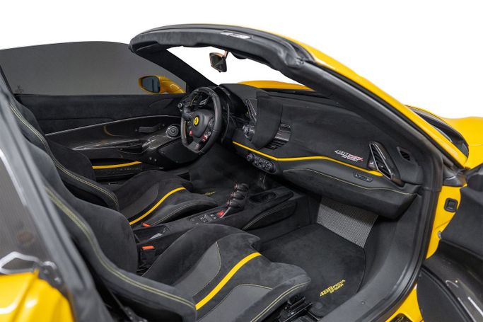 Подержанный Ferrari 488 Pista Spider, 3.9 л, 2019 в Дубае от PUPIL OF FATE MOTORS Желтый цвет. Европейская | AUTO.AE