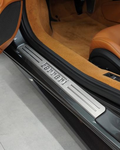 Подержанный Ferrari 488 GTB, 3.9 л, 2018 в Дубае от GCC Super Motors Серый цвет. GCC | AUTO.AE