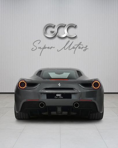 Подержанный Ferrari 488 GTB, 3.9 л, 2018 в Дубае от GCC Super Motors Серый цвет. GCC | AUTO.AE
