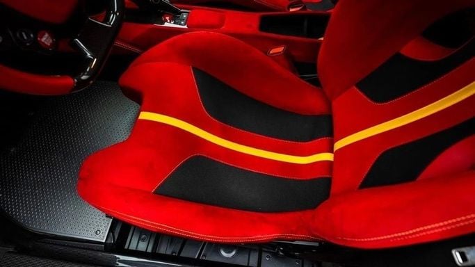 Подержанный Ferrari 488 Pista, 3.9 л, 2019 в Дубае от Al Ain Class Motors Желтый цвет. GCC | AUTO.AE