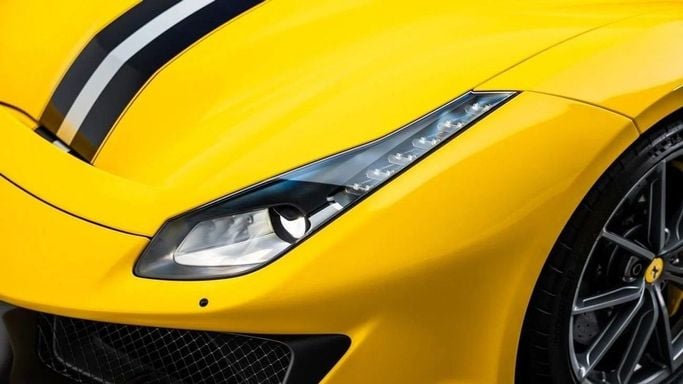 Подержанный Ferrari 488 Pista, 3.9 л, 2019 в Дубае от Al Ain Class Motors Желтый цвет. GCC | AUTO.AE