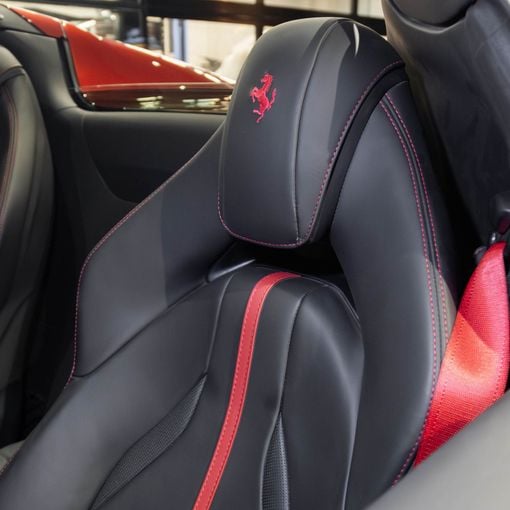 Ferrari 812 GTS, 2023 родстер gts спорт класса в Дубае от DEIZ красный цвет | AUTO.AE