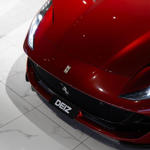 Ferrari 812 GTS, 2023 родстер gts спорт класса в Дубае от DEIZ красный цвет | AUTO.AE
