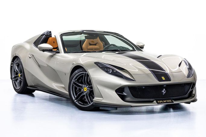 Подержанный Ferrari 812 GTS, 6.5 л, 2022 в Дубае от PUPIL OF FATE MOTORS Серебристый цвет. GCC | AUTO.AE