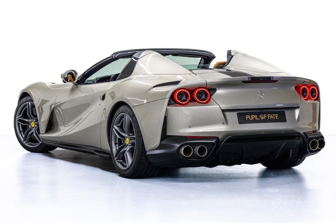 مستعملة Ferrari 812 GTS, 6.5 l, 2022 في في دبي من PUPIL OF FATE MOTORS، اللون فضي. مواصفات الخليج | AUTO.AE