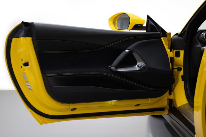 جديدة Ferrari 812 GTS, 6.5 l, 2022 في في دبي من PUPIL OF FATE MOTORS، اللون أصفر. المواصفات الأوروبية | AUTO.AE