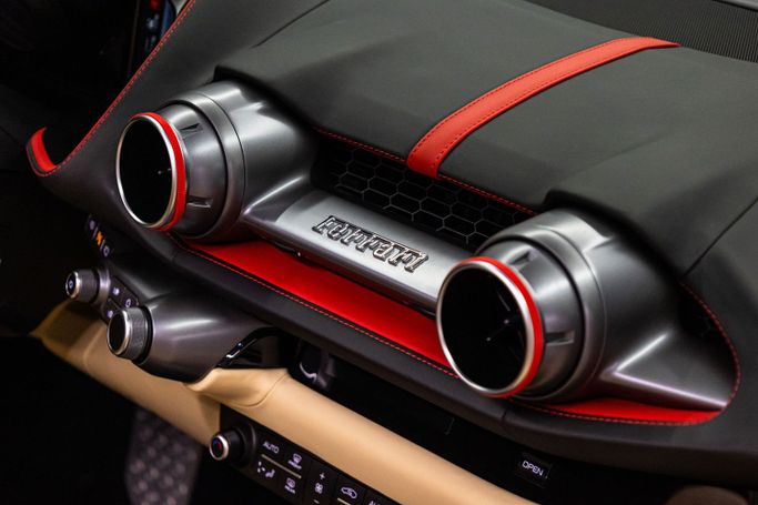 Подержанный Ferrari 812 GTS, 6.5 л, 2020 в Дубае от PUPIL OF FATE MOTORS Черный цвет. GCC | AUTO.AE