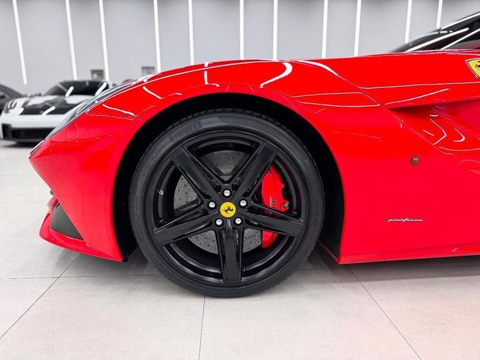 Подержанный Ferrari F12, 6.3 л, 2013 в Дубае от GCC Super Motors Красный цвет. GCC | AUTO.AE