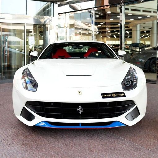 Подержанный Ferrari F12, 6.3 л, 2017 в Дубае от Q Motors Белый цвет. GCC | AUTO.AE
