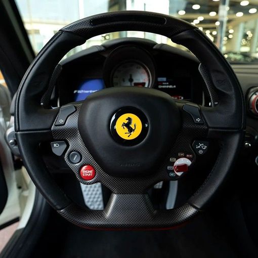 Подержанный Ferrari F12, 6.3 л, 2017 в Дубае от Q Motors Белый цвет. GCC | AUTO.AE