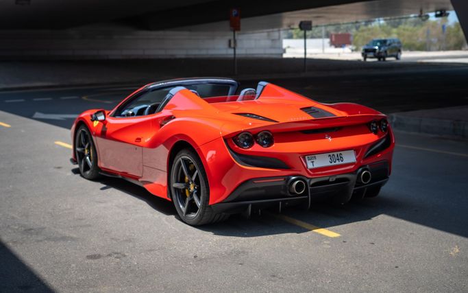Ferrari F8 Spider, 2023 родстер spider спорт класса в Дубае от Macan Luxury Motors красный цвет | AUTO.AE