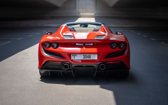 Ferrari F8 Spider, 2023 родстер spider спорт класса в Дубае от Macan Luxury Motors красный цвет | AUTO.AE