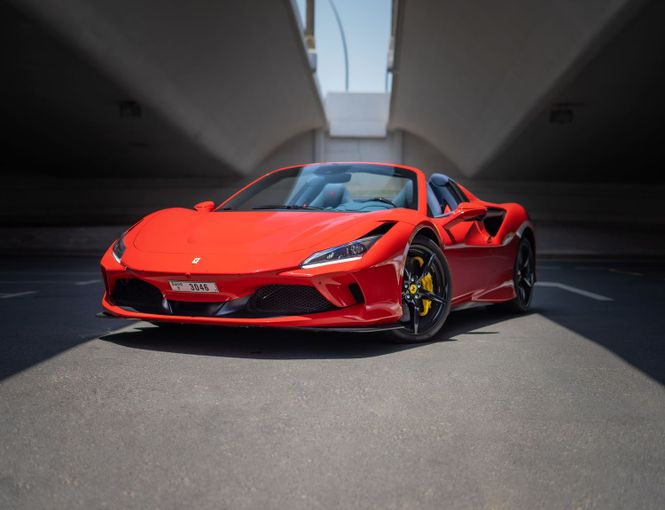 Ferrari F8 Spider, 2023 родстер spider спорт класса в Дубае от Macan Luxury Motors красный цвет | AUTO.AE
