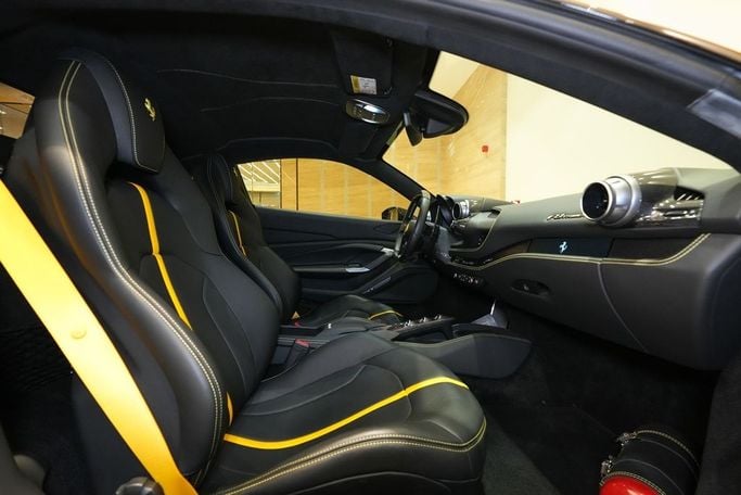 Подержанный Ferrari F8 Tributo, 3.9 л, 2020 в Дубае от ALO CARS USED CARS LLC Черный цвет. GCC | AUTO.AE