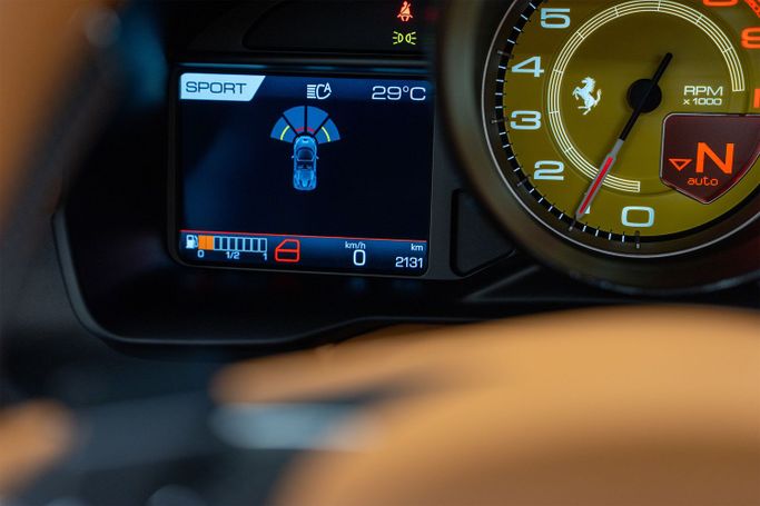 Подержанный Ferrari F8 Spider, 3.9 л, 2021 в Дубае от PUPIL OF FATE MOTORS Серый цвет. Европейская | AUTO.AE