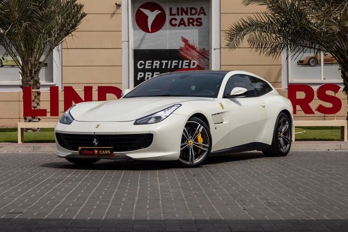 Подержанный Ferrari GTC4Lusso, 6.3 л, 2017 в Дубае от Linda Cars Белый цвет. GCC | AUTO.AE