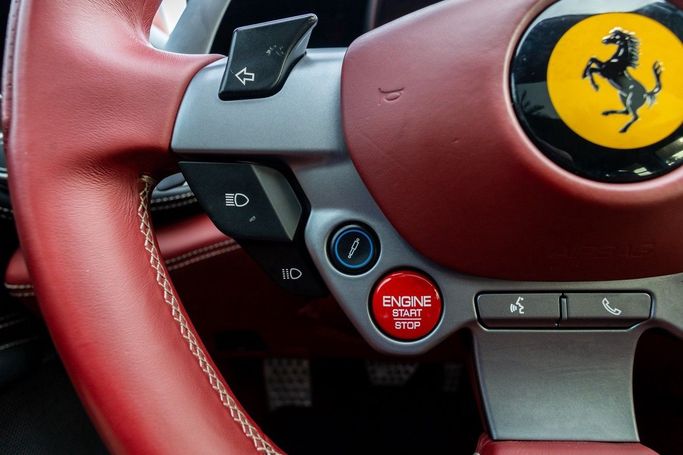 Подержанный Ferrari GTC4Lusso, 6.3 л, 2017 в Дубае от Linda Cars Белый цвет. GCC | AUTO.AE