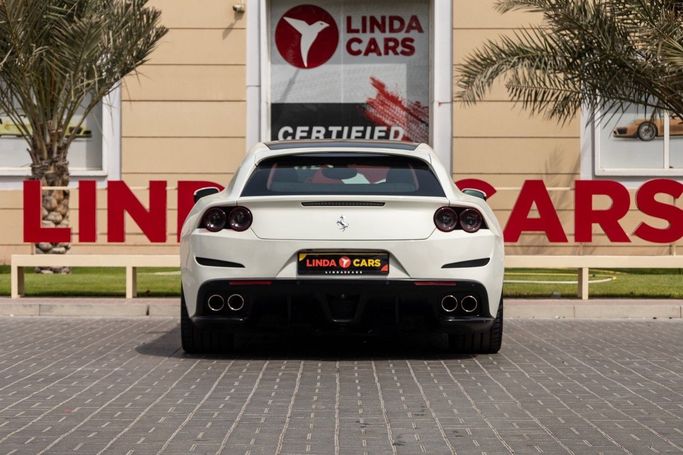 Подержанный Ferrari GTC4Lusso, 6.3 л, 2017 в Дубае от Linda Cars Белый цвет. GCC | AUTO.AE