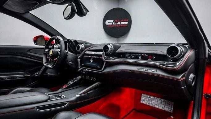 Подержанный Ferrari GTC4Lusso, 6.3 л, 2017 в Дубае от Al Ain Class Motors Красный цвет. GCC | AUTO.AE