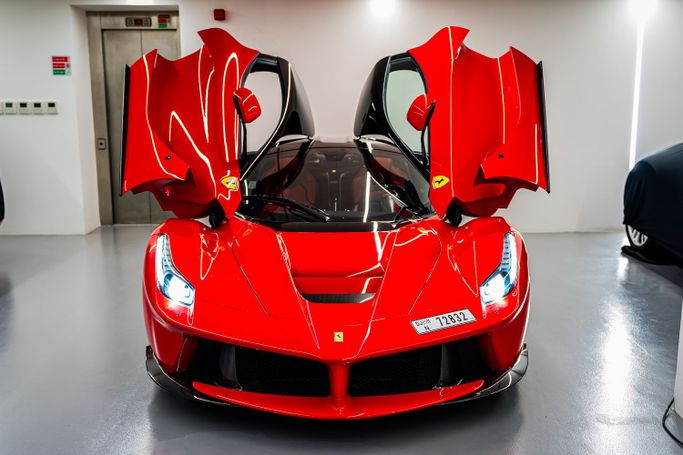 Подержанный Ferrari LaFerrari, 6.3 л, 2014 в Дубае Красный цвет. GCC | AUTO.AE