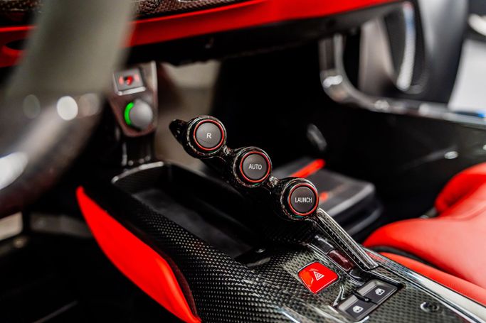 Подержанный Ferrari LaFerrari, 6.3 л, 2014 в Дубае Красный цвет. GCC | AUTO.AE