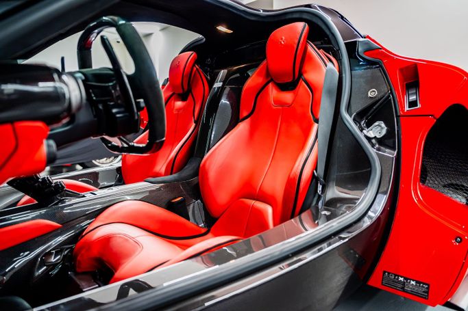 Подержанный Ferrari LaFerrari, 6.3 л, 2014 в Дубае Красный цвет. GCC | AUTO.AE