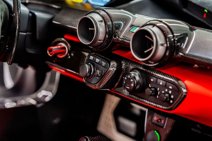 Подержанный Ferrari LaFerrari, 6.3 л, 2014 в Дубае Красный цвет. GCC | AUTO.AE