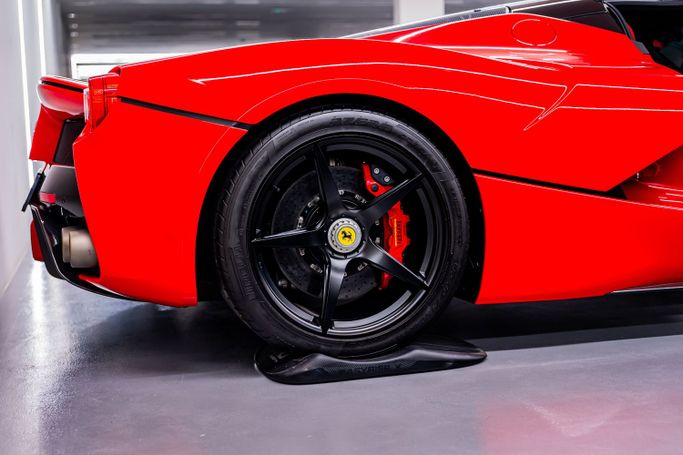 Подержанный Ferrari LaFerrari, 6.3 л, 2014 в Дубае Красный цвет. GCC | AUTO.AE