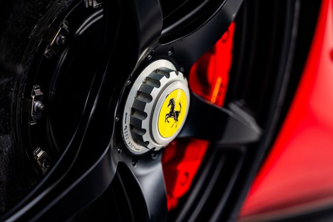 Подержанный Ferrari LaFerrari, 6.3 л, 2014 в Дубае Красный цвет. GCC | AUTO.AE