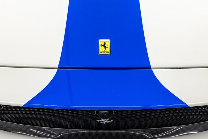 Новый Ferrari Monza SP SP1, 6.5 л, 2021 в Дубае от PUPIL OF FATE MOTORS Белый цвет. Европейская | AUTO.AE