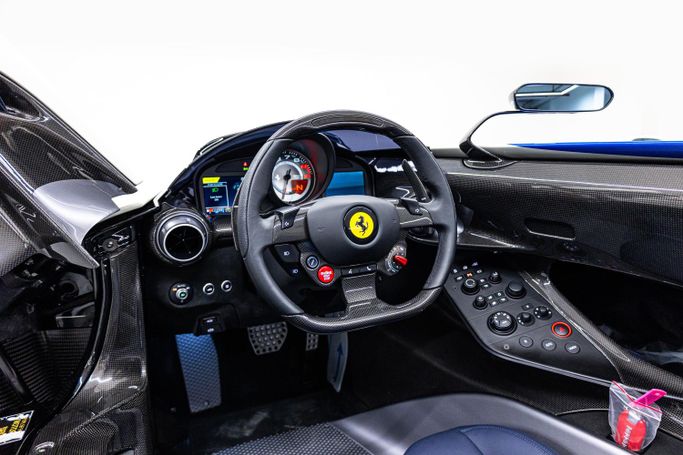 Новый Ferrari Monza SP SP1, 6.5 л, 2021 в Дубае от PUPIL OF FATE MOTORS Белый цвет. Европейская | AUTO.AE