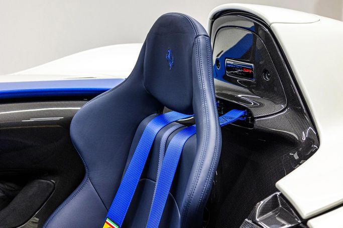 Новый Ferrari Monza SP SP1, 6.5 л, 2021 в Дубае от PUPIL OF FATE MOTORS Белый цвет. Европейская | AUTO.AE