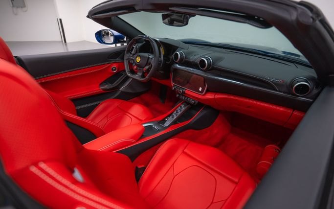 Ferrari Portofino I Рестайлинг (M), 2022 кабриолет спорт класса в Дубае от POF RENTAL синий цвет | AUTO.AE