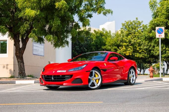 Ferrari Portofino I Рестайлинг (M), 2023 кабриолет спорт класса в Дубае от POF RENTAL красный цвет | AUTO.AE