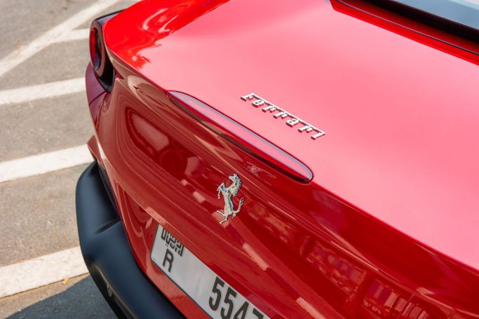 Ferrari Portofino I Рестайлинг (M), 2023 кабриолет спорт класса в Дубае от POF RENTAL красный цвет | AUTO.AE