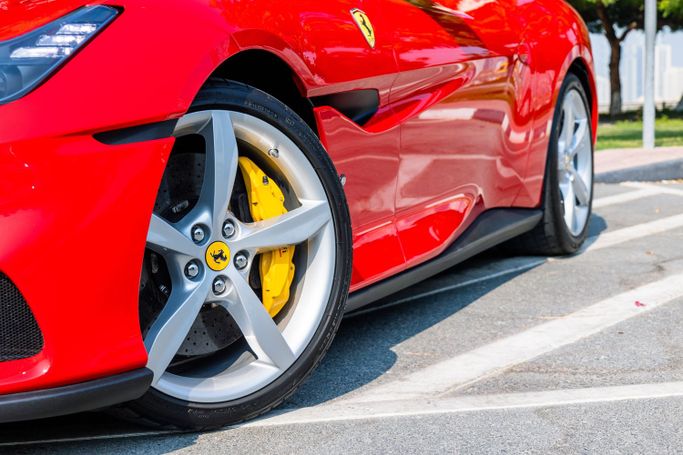 Ferrari Portofino I Рестайлинг (M), 2023 кабриолет спорт класса в Дубае от POF RENTAL красный цвет | AUTO.AE