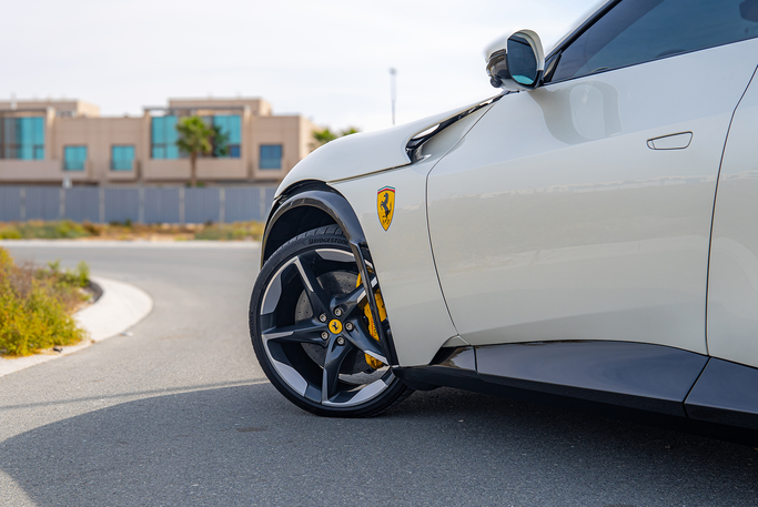 Ferrari Purosangue, 2025 внедорожник 5 дв. спорт класса в Дубае от POF RENTAL белый цвет | AUTO.AE