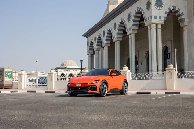 Ferrari Purosangue, 2024 внедорожник 5 дв. спорт класса в Дубае от POF RENTAL оранжевый цвет | AUTO.AE