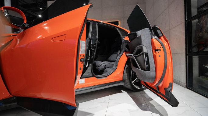 Ferrari Purosangue, 2024 внедорожник 5 дв. спорт класса в Дубае от DEIZ оранжевый цвет | AUTO.AE