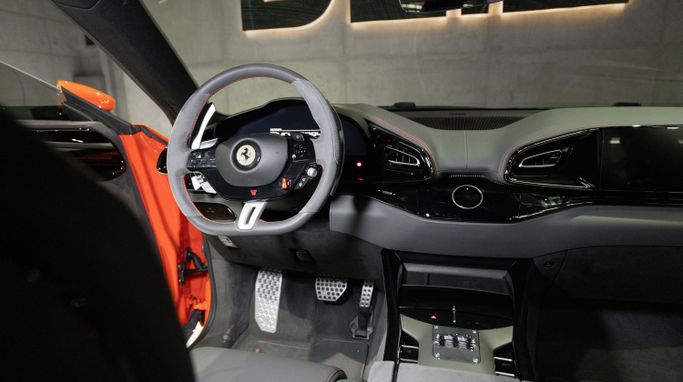 Ferrari Purosangue, 2024 внедорожник 5 дв. спорт класса в Дубае от DEIZ оранжевый цвет | AUTO.AE