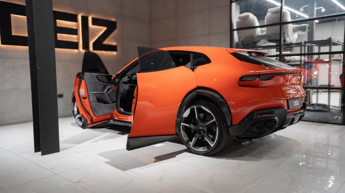 Ferrari Purosangue, 2024 внедорожник 5 дв. спорт класса в Дубае от DEIZ оранжевый цвет | AUTO.AE