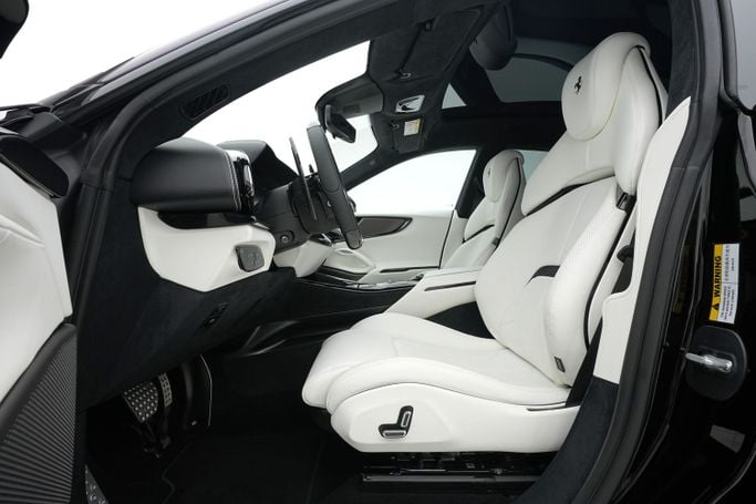 Новый Ferrari Purosangue, 6.5 л, 2025 в Дубае от X MOTORS Фиолетовый цвет. Европейская | AUTO.AE