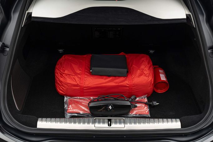 Подержанный Ferrari Purosangue, 6.5 л, 2025 в Дубае от X MOTORS Черный цвет. Европейская | AUTO.AE